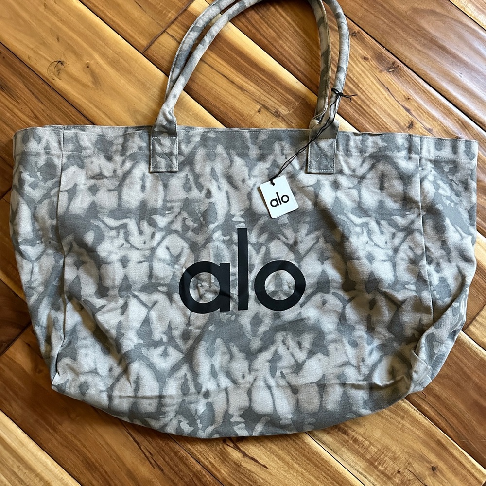 ALO Yoga Grey Tie-Dye Tote Gym Bag